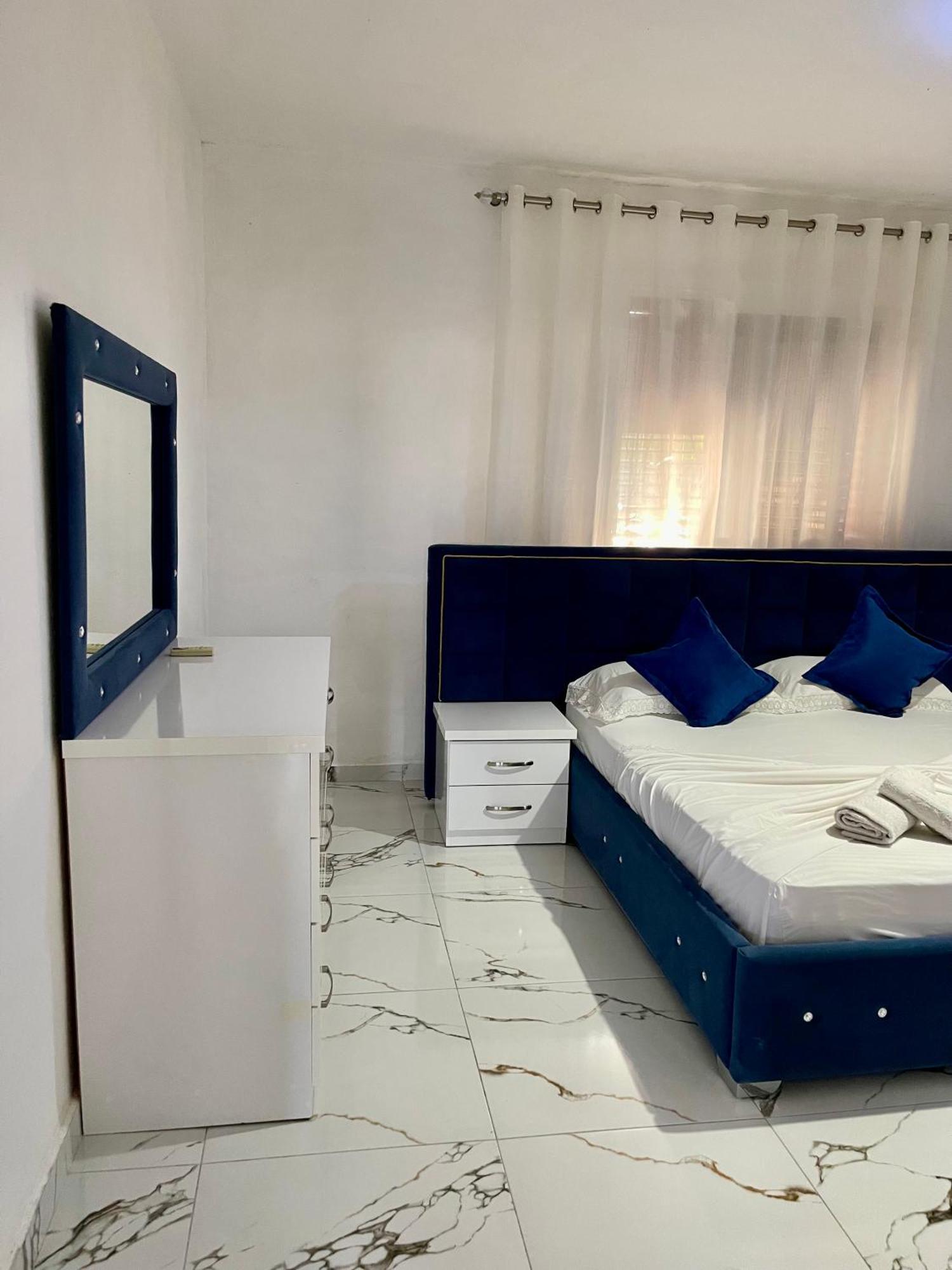 Guest House Dea Vlore Bagian luar foto