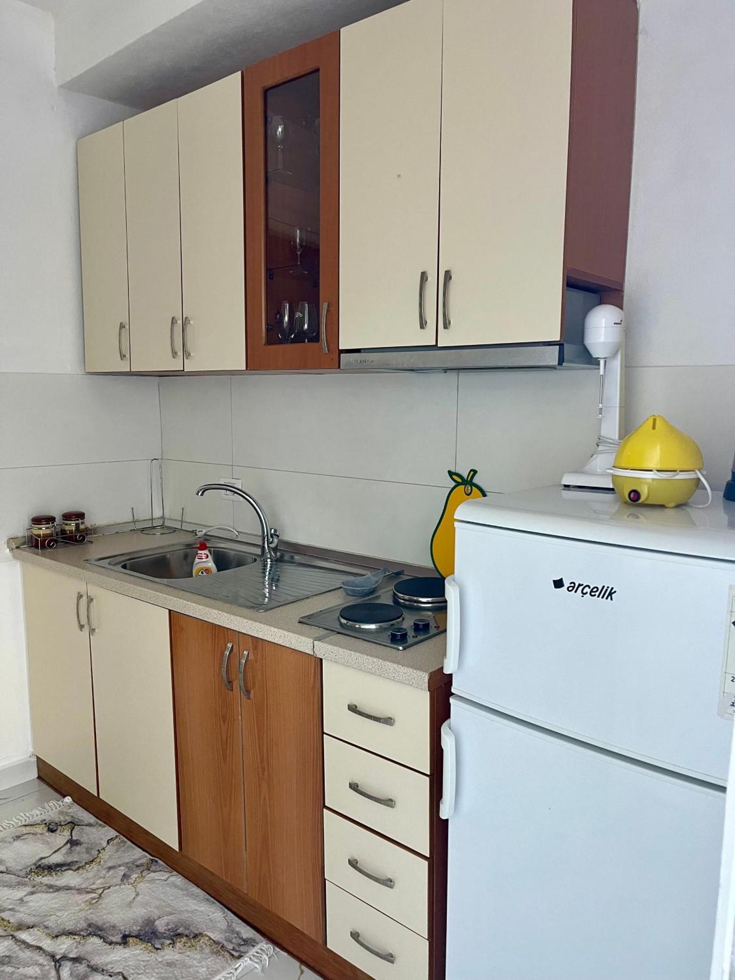 Guest House Dea Vlore Bagian luar foto