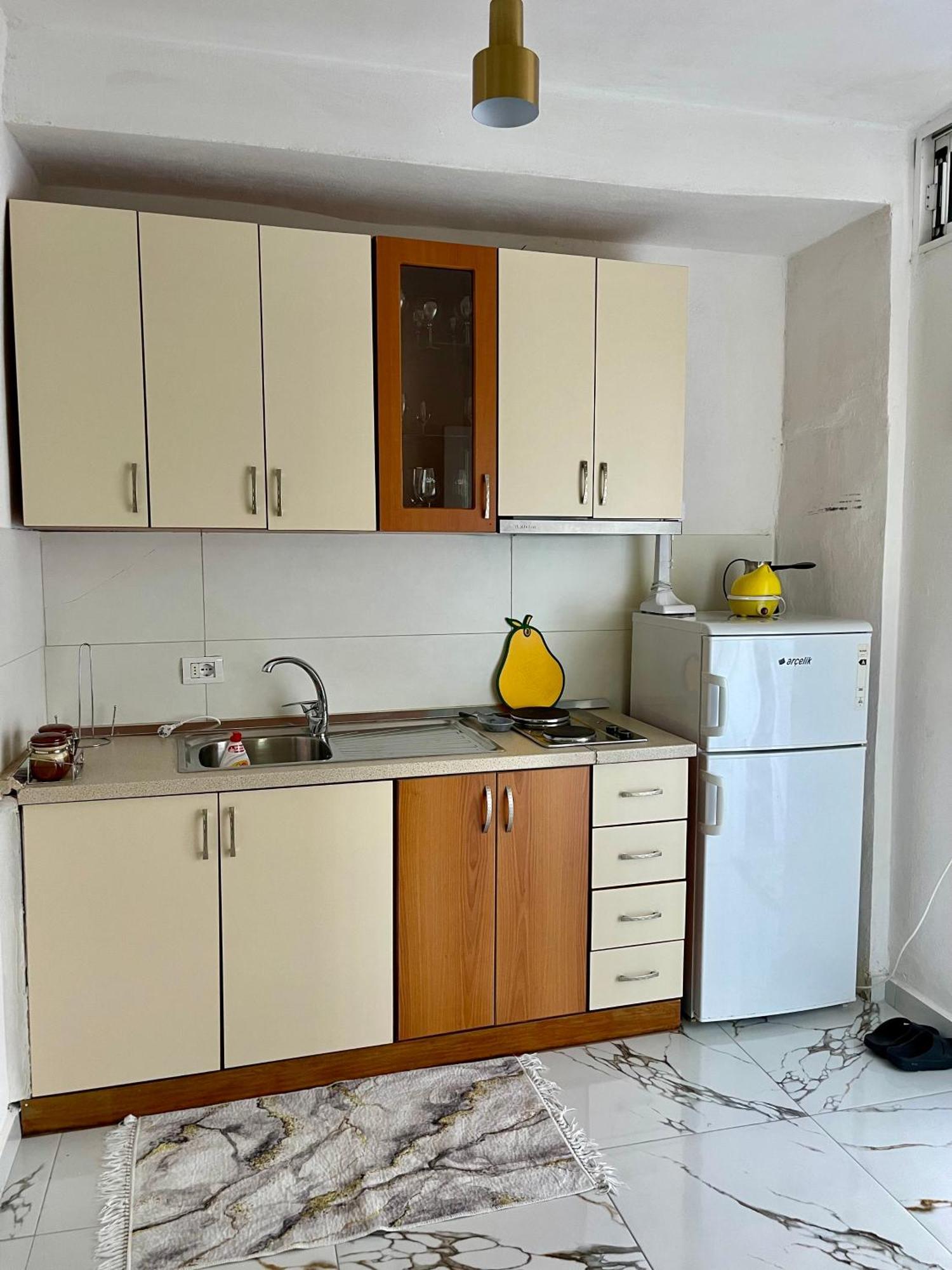 Guest House Dea Vlore Bagian luar foto