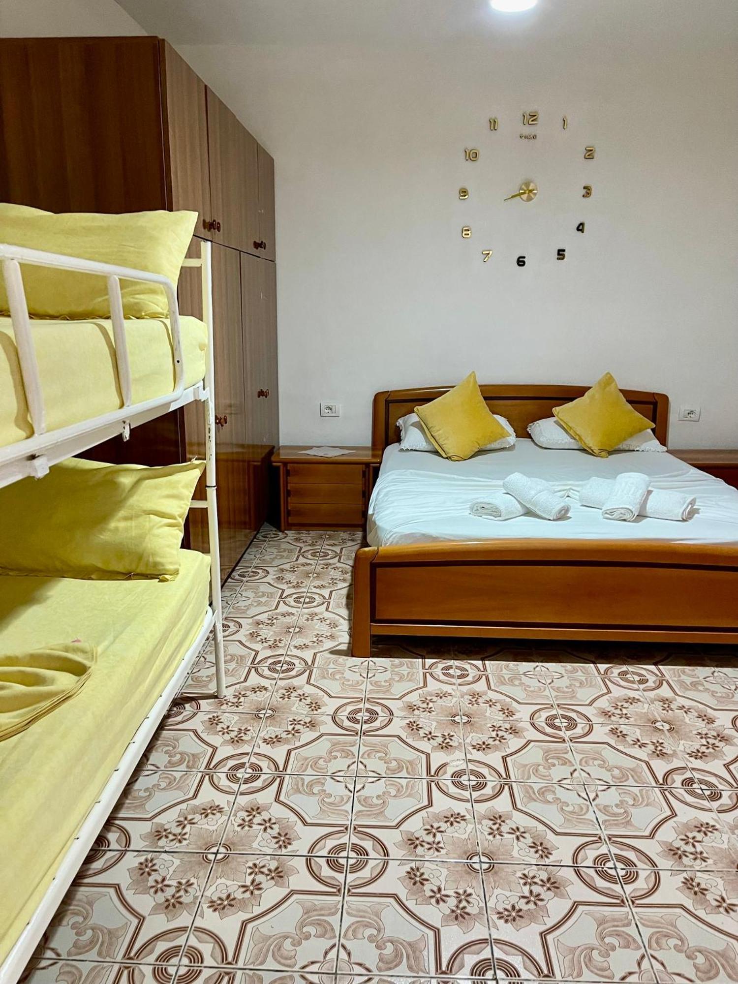 Guest House Dea Vlore Bagian luar foto