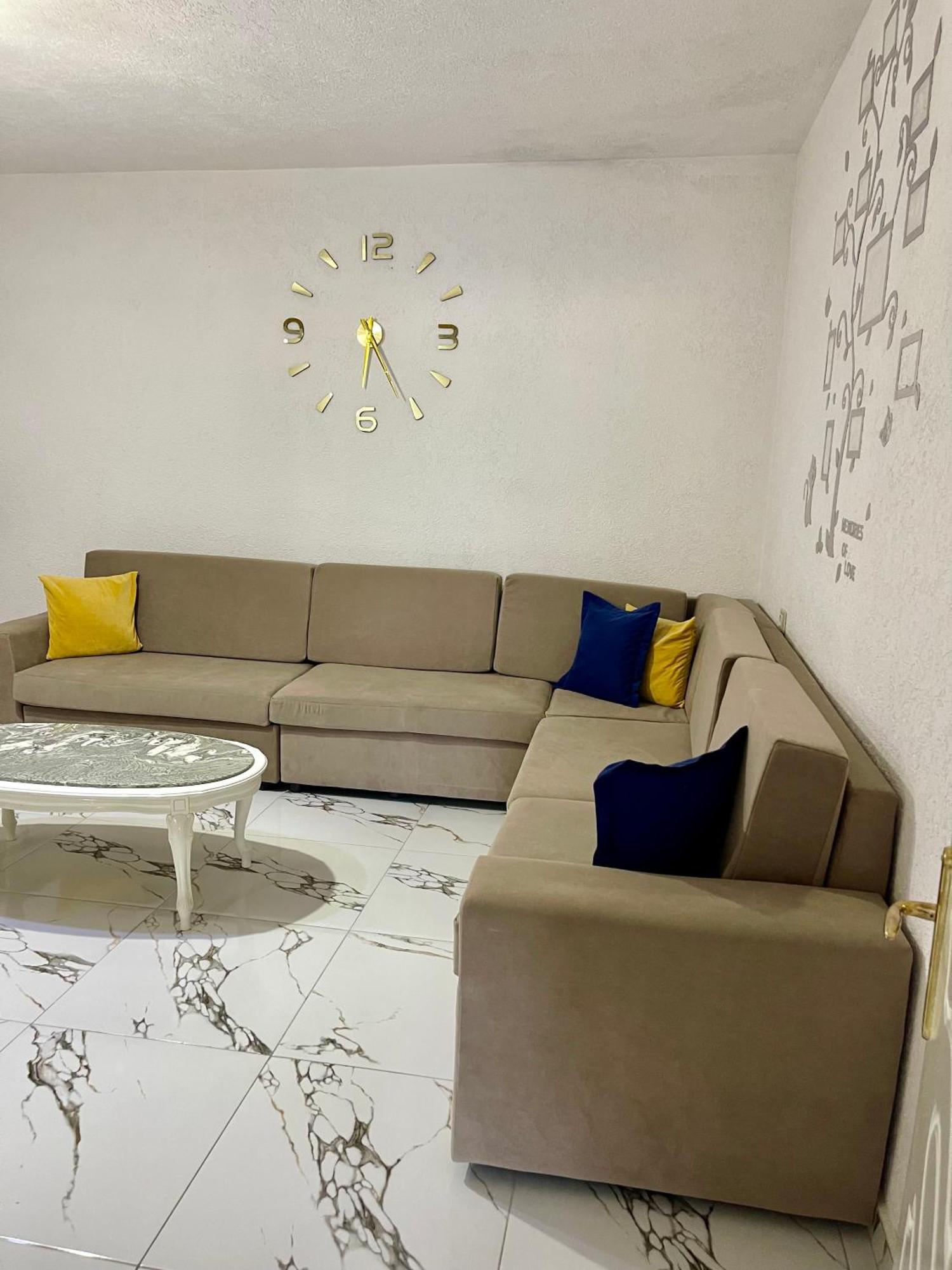 Guest House Dea Vlore Bagian luar foto