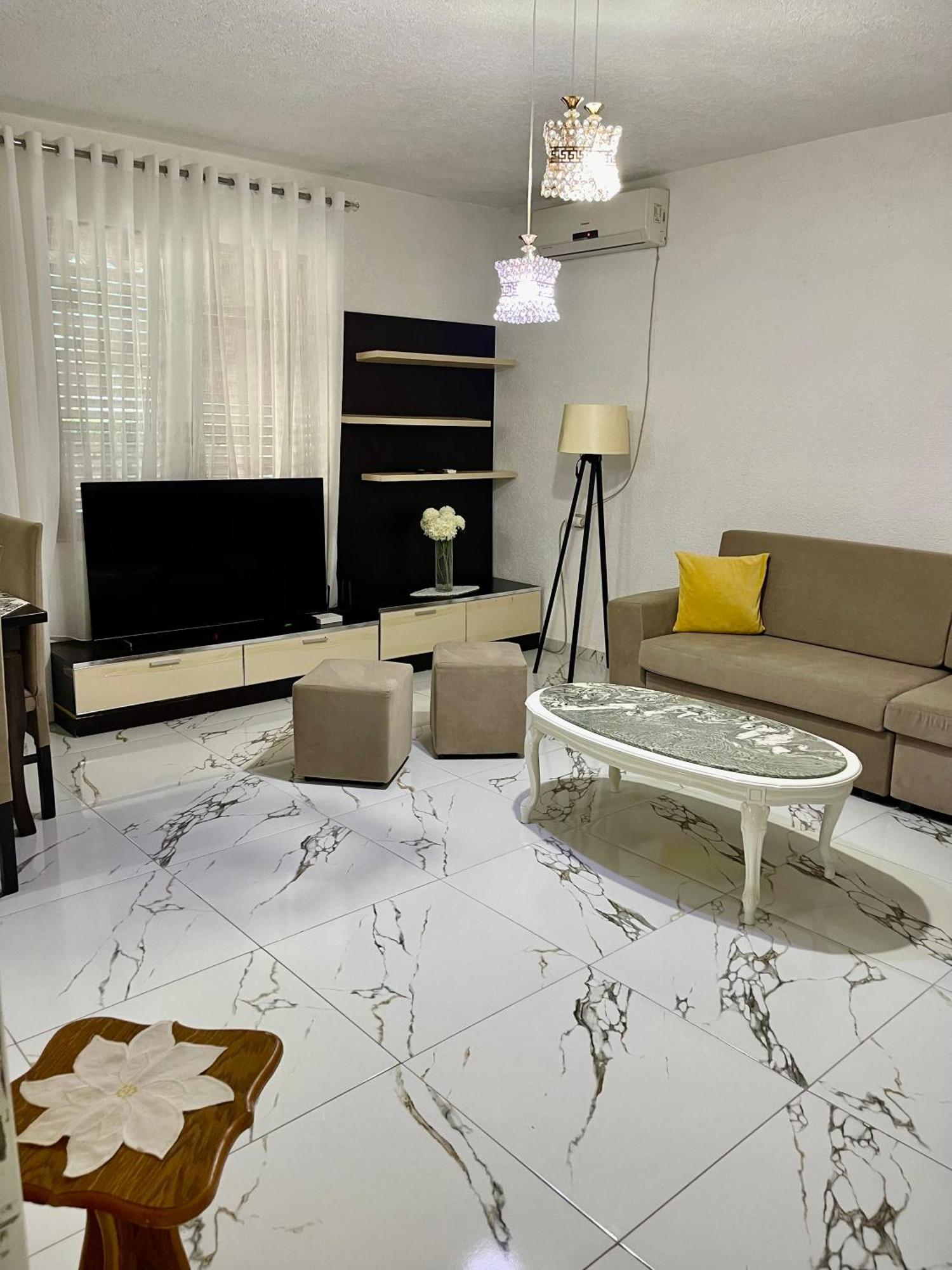 Guest House Dea Vlore Bagian luar foto