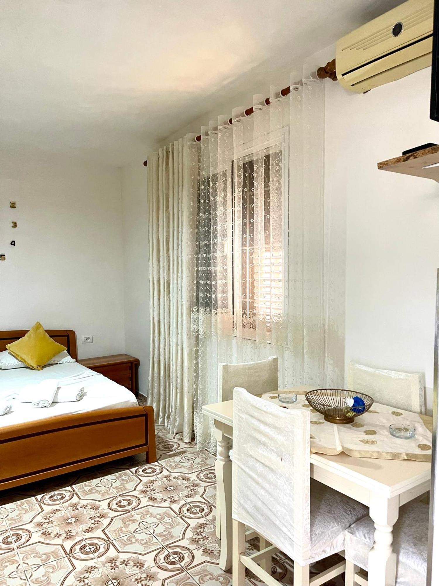 Guest House Dea Vlore Bagian luar foto