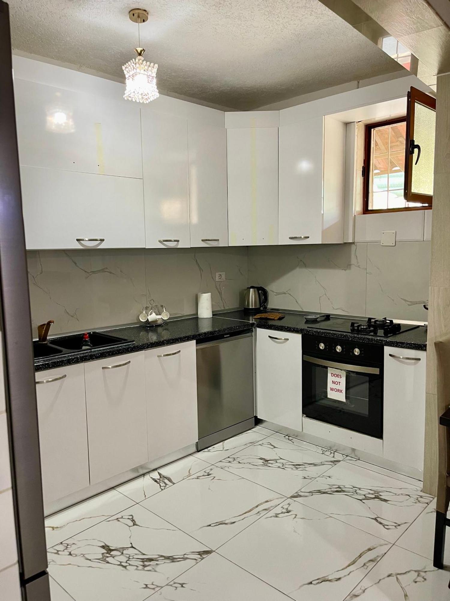 Guest House Dea Vlore Bagian luar foto