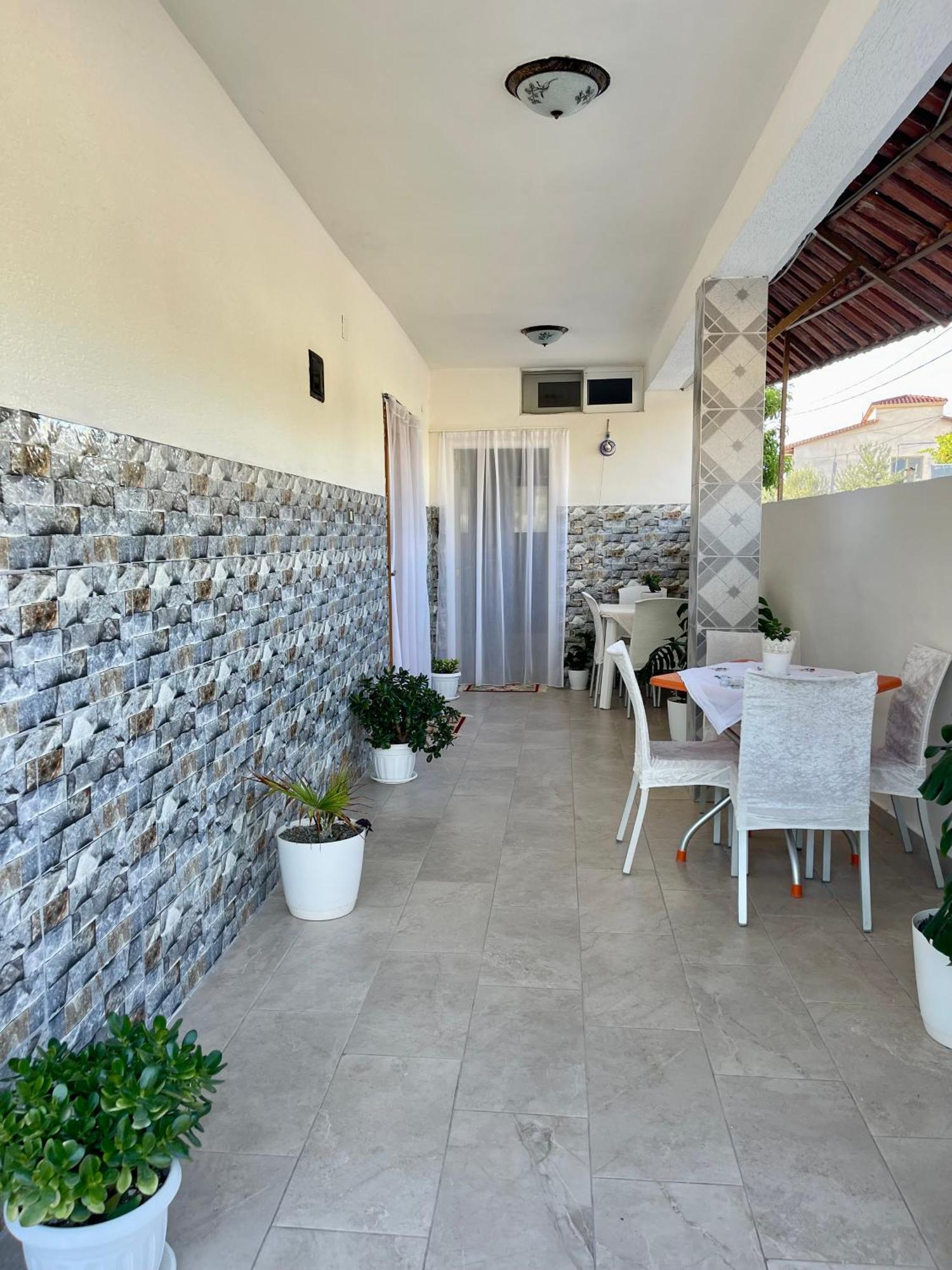 Guest House Dea Vlore Bagian luar foto