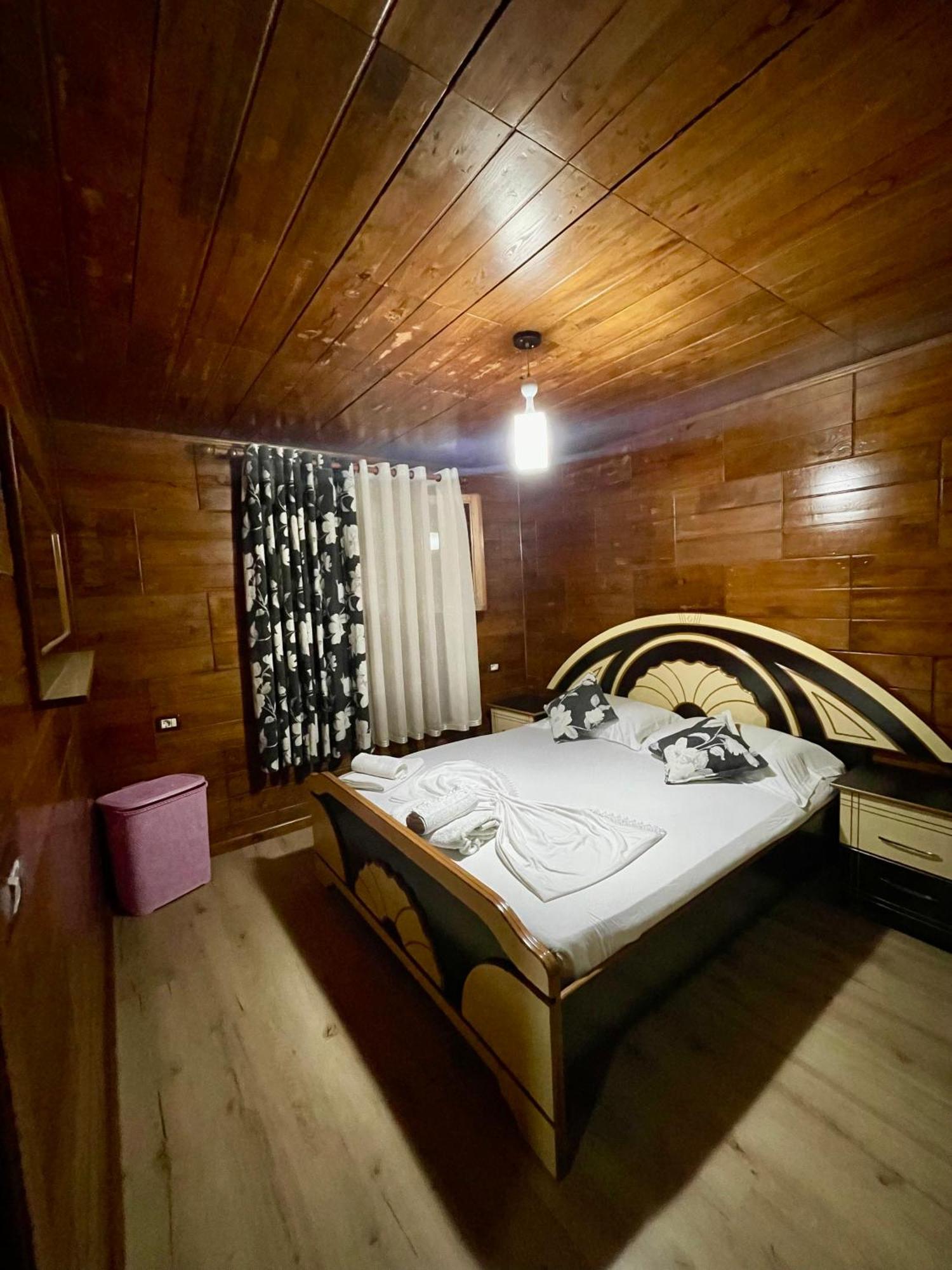 Guest House Dea Vlore Bagian luar foto