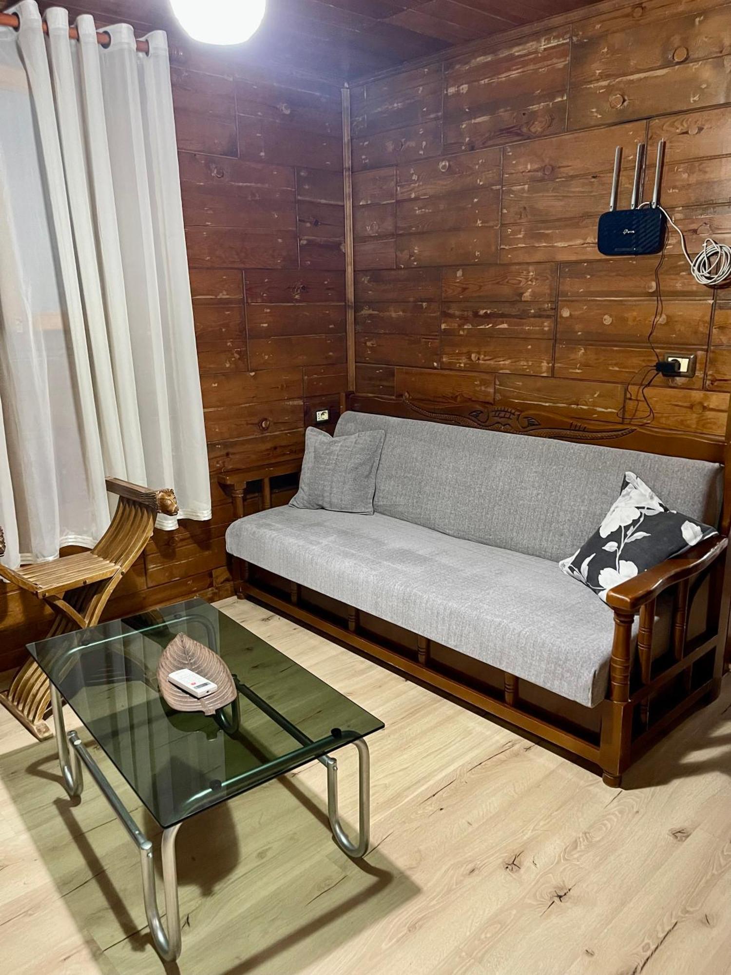 Guest House Dea Vlore Bagian luar foto