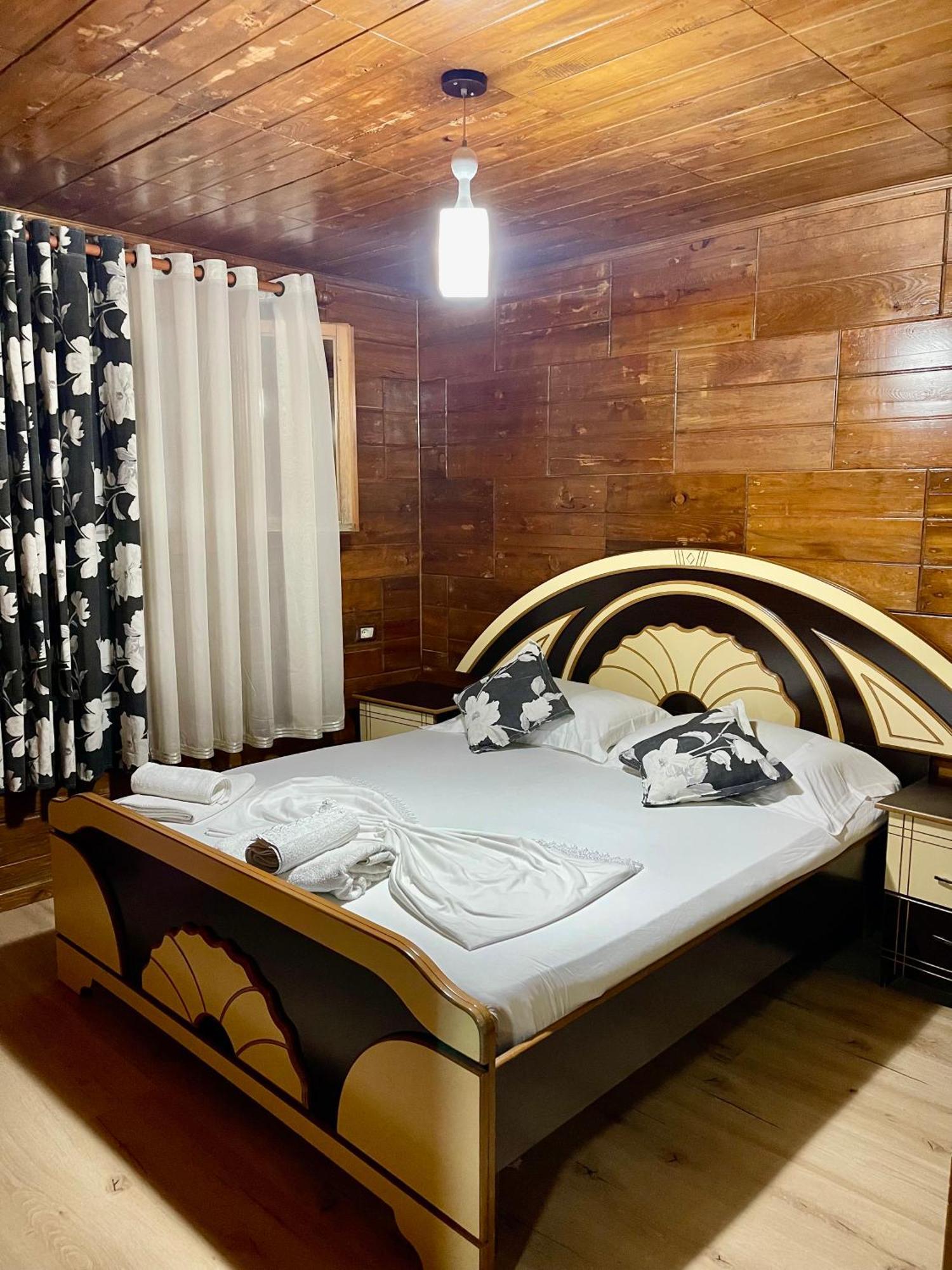 Guest House Dea Vlore Bagian luar foto