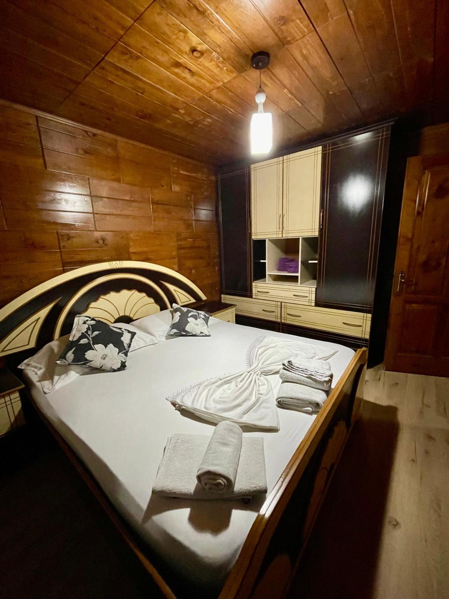 Guest House Dea Vlore Bagian luar foto