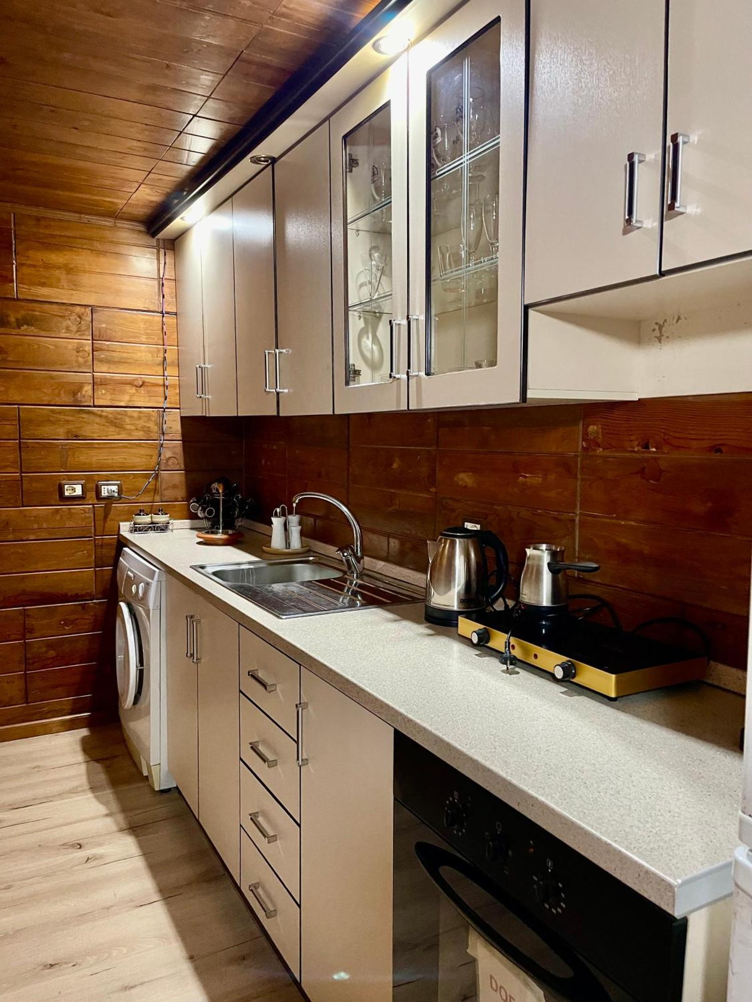 Guest House Dea Vlore Bagian luar foto