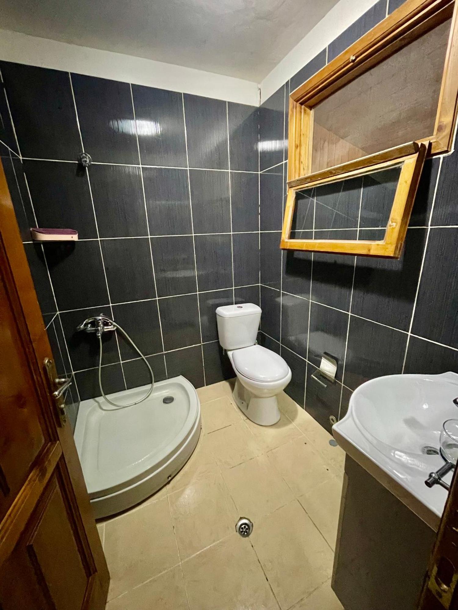 Guest House Dea Vlore Bagian luar foto
